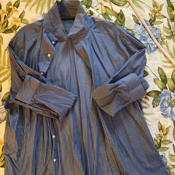 Perry Ellis dress shirt used in great condition - Picture 2 of 4
